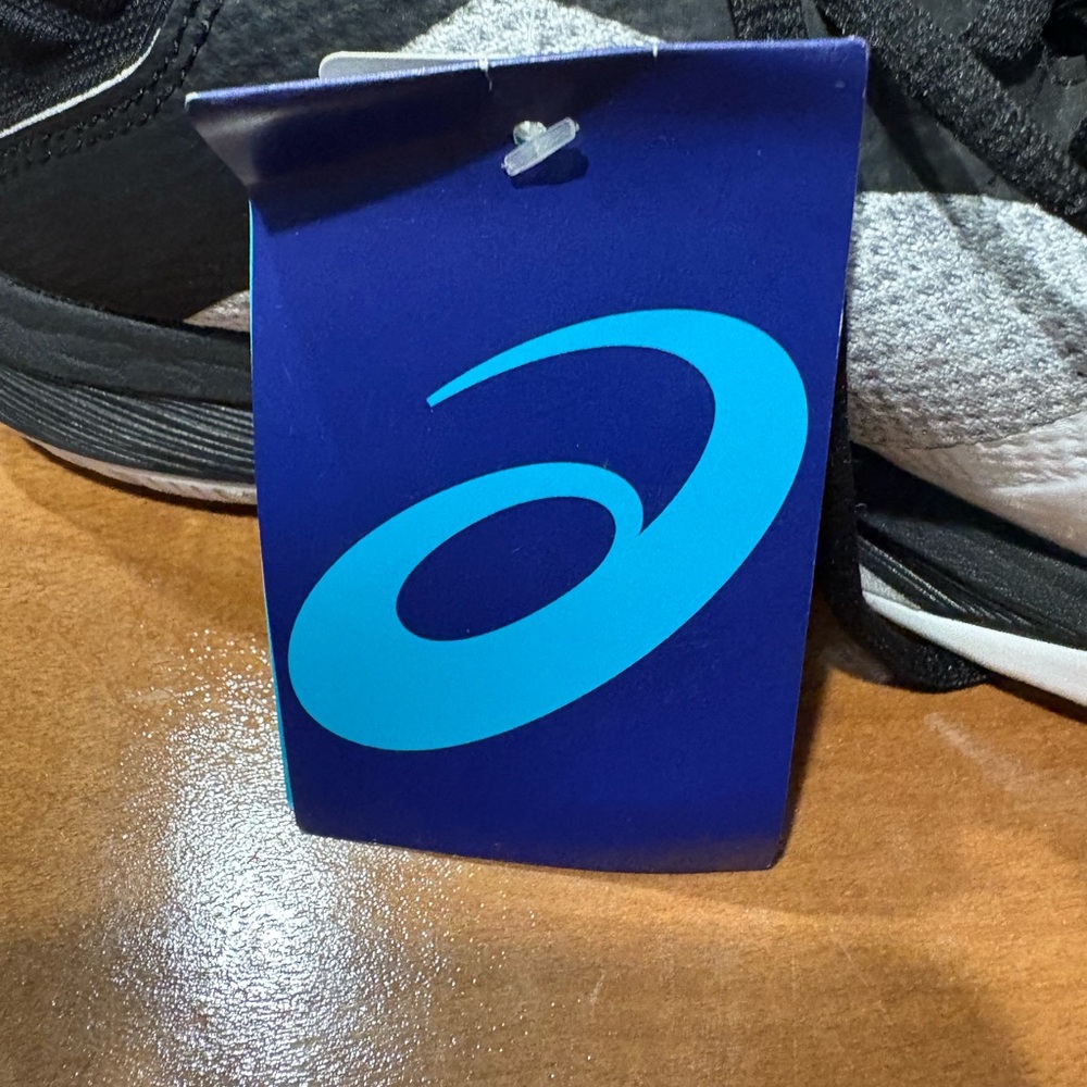 ASICS Volleyball Shoes Sneakers NWT size 7 - Picture 2 of 5